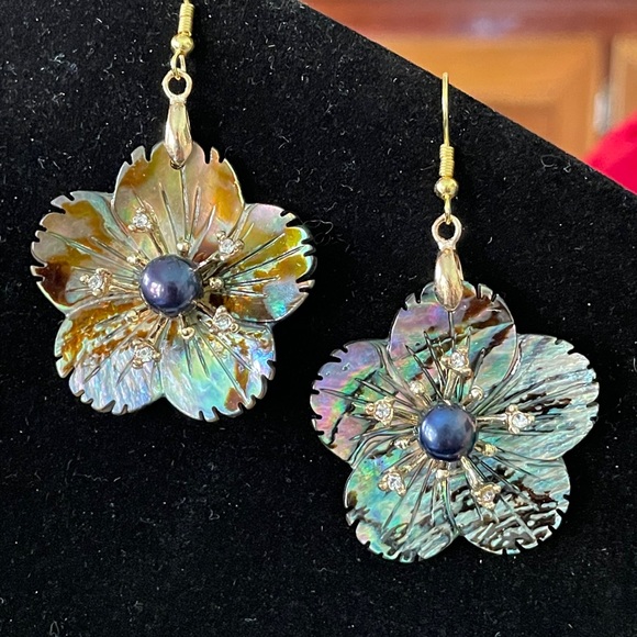 Jewelry - Abalone Shell Flower Earrings